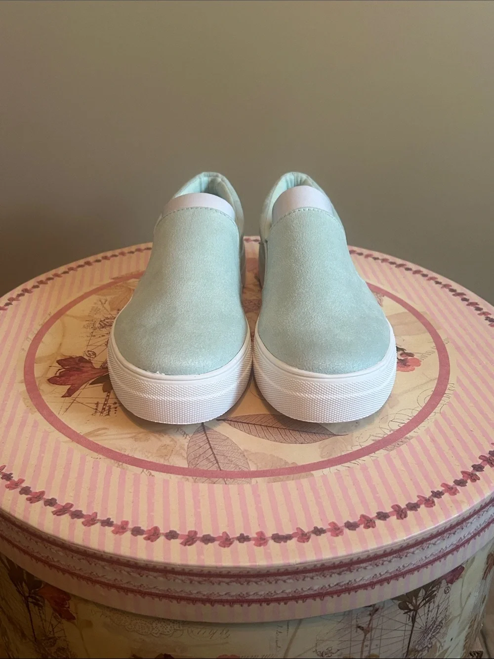 NEW Soda Mint Hike Sneakers Size 7.5
